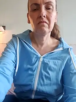 Snapshot of Evelina_cute chatting on April 16, 2026, 5:41 am Evelina cute online show from April 16, 2026, 5:41 am