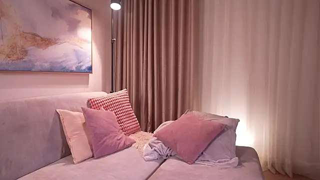 pauline  7 online show from October 23, 2025, 6:06 pm