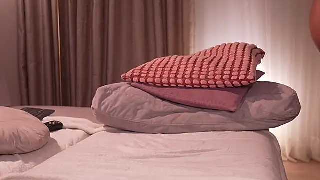 pauline  7 online show from February 12, 2026, 5:45 pm