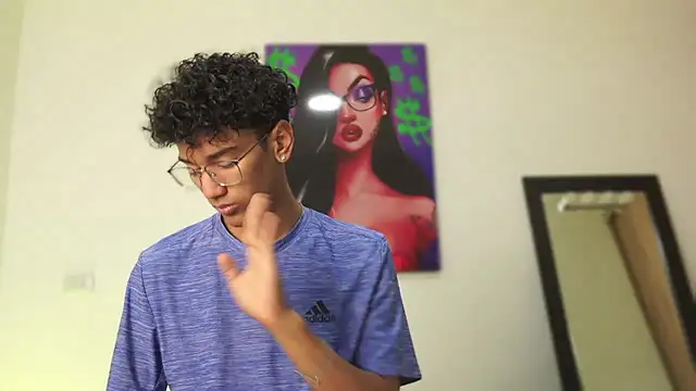 Snapshot of harrytwink18 chatting on December 11, 2024, 1:17 pm harrytwink18 online show from December 11, 2024, 1:17 pm