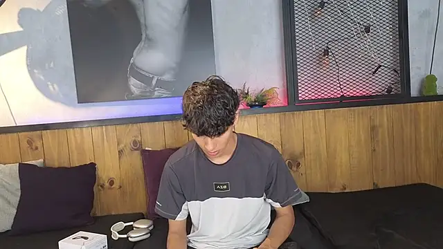 Snapshot of andrewortix chatting on February 26, 2026, 4:12 am andrewortix online show from February 26, 2026, 4:12 am