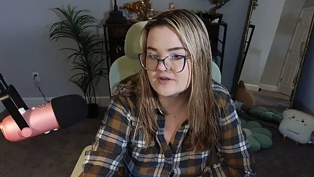 rodeobrii online show from December 3, 2025, 2:23 am