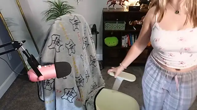 rodeobrii online show from November 16, 2025, 2:16 am