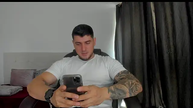 Snapshot of Teilor_Creed chatting on November 17, 2025, 7:29 pm Teilor Creed online show from November 17, 2025, 7:29 pm