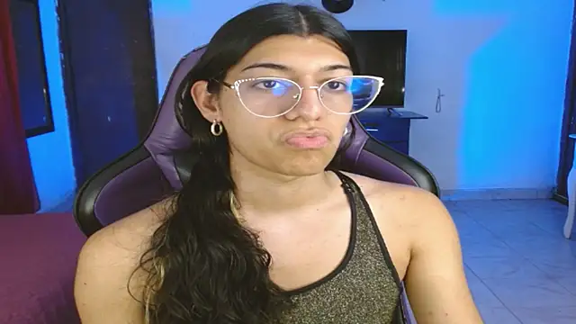 Snapshot of engielphoenis14 chatting on February 23, 2026, 9:26 pm engielphoenis14 online show from February 23, 2026, 9:26 pm