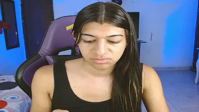 engielphoenis14 online show from April 8, 2026, 10:55 pm