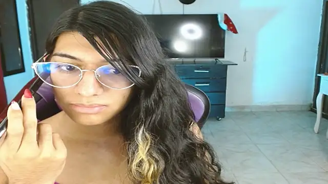 engielphoenis14 online show from December 15, 2025, 9:42 pm