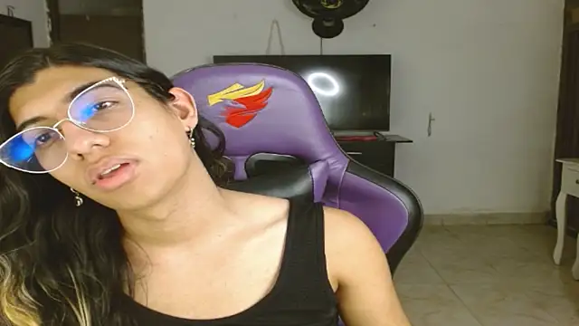 Snapshot of engielphoenis14 chatting on December 21, 2025, 10:10 pm engielphoenis14 online show from December 21, 2025, 10:10 pm