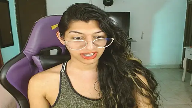 Snapshot of engielphoenis14 chatting on January 11, 2026, 1:45 am engielphoenis14 online show from January 11, 2026, 1:45 am