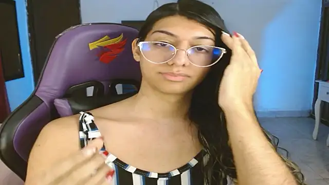 Snapshot of engielphoenis14 chatting on January 13, 2026, 12:04 am engielphoenis14 online show from January 13, 2026, 12:04 am