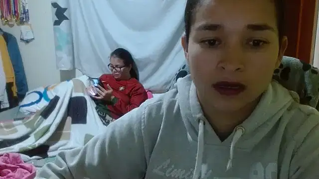 Snapshot of clayre_and_jill chatting on October 17, 2025, 5:59 pm clayre and jill online show from October 17, 2025, 5:59 pm