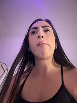 Snapshot of alessandra-a chatting on November 20, 2025, 12:11 am alessandra-a online show from November 20, 2025, 12:11 am