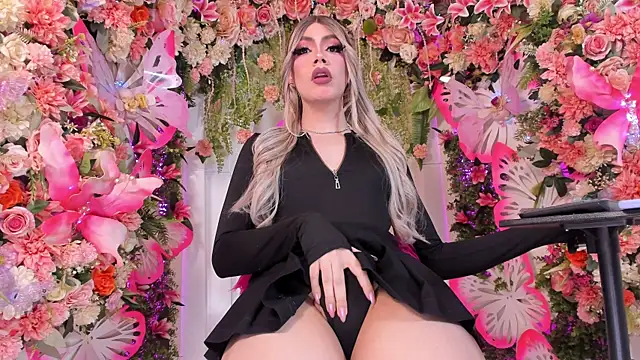 Snapshot of Laurenn_evans chatting on December 5, 2025, 9:12 pm Laurenn evans online show from December 5, 2025, 9:12 pm