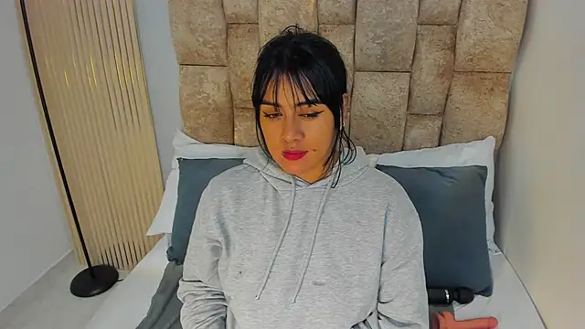 amatista  smith online show from November 9, 2025, 12:09 pm