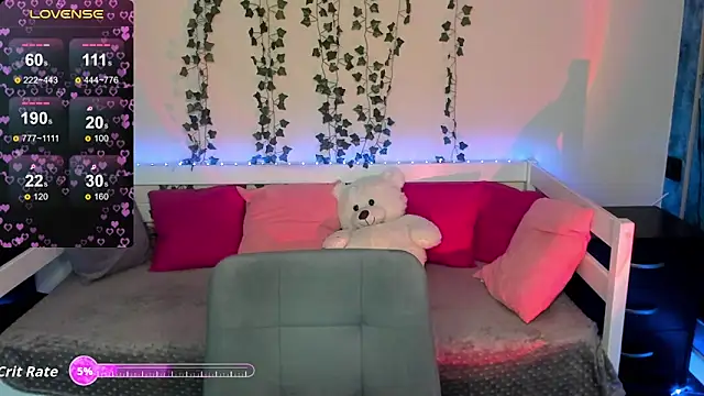 Snapshot of Emily_Gin chatting on March 24, 2026, 2:44 am Emily Gin online show from March 24, 2026, 2:44 am