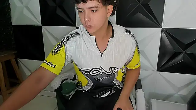 Dani cumboy online show from December 1, 2025, 2:18 pm