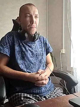 MityaXLoves online show from November 14, 2025, 6:28 am