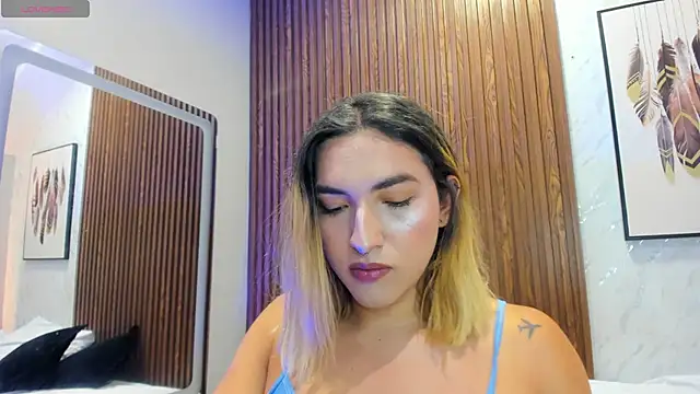 Snapshot of TomLondon_ chatting on May 13, 2026, 12:12 pm TomLondon online show from May 13, 2026, 12:12 pm