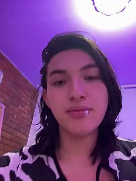 TomLondon  online show from March 22, 2025, 2:48 am