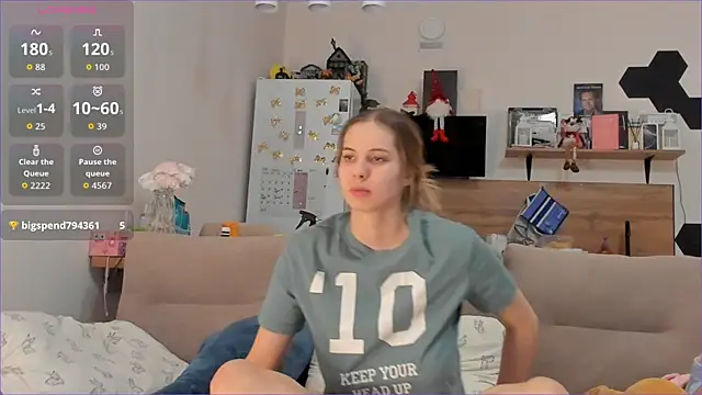 Girl alone home online show from January 8, 2026, 3:51 pm