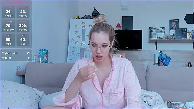 Snapshot of Girl_alone_home chatting on May 10, 2026, 4:16 am Girl alone home online show from May 10, 2026, 4:16 am