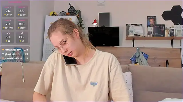 Snapshot of Girl_alone_home chatting on April 18, 2026, 4:04 am Girl alone home online show from April 18, 2026, 4:04 am