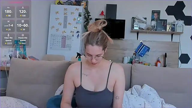 Snapshot of Girl_alone_home chatting on May 8, 2026, 3:54 am Girl alone home online show from May 8, 2026, 3:54 am