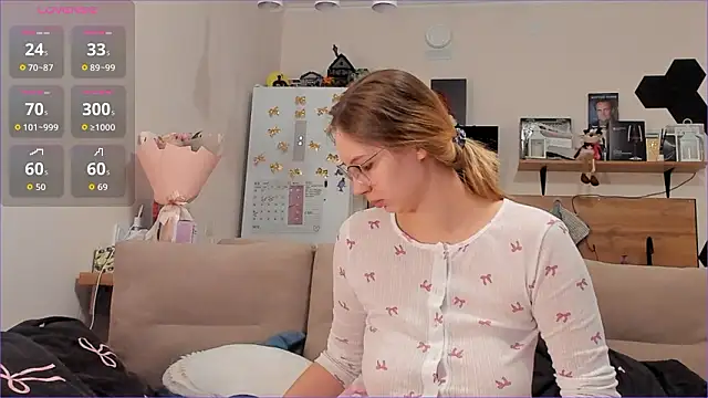 Snapshot of Girl_alone_home chatting on March 9, 2026, 2:15 am Girl alone home online show from March 9, 2026, 2:15 am