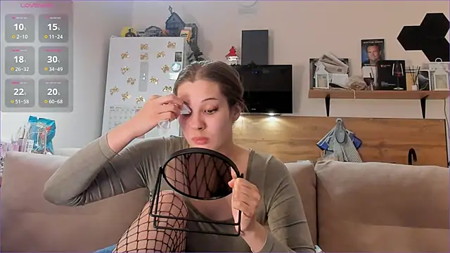 Snapshot of Girl_alone_home chatting on April 23, 2026, 3:13 pm Girl alone home online show from April 23, 2026, 3:13 pm