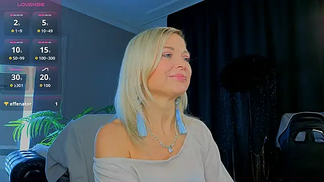 Snapshot of Gloria_Lovely chatting on December 19, 2025, 10:50 am Gloria Lovely online show from December 19, 2025, 10:50 am