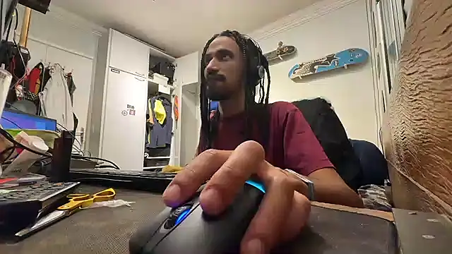 Snapshot of hotcamboy420 chatting on December 12, 2024, 5:31 am hotcamboy420 online show from December 12, 2024, 5:31 am