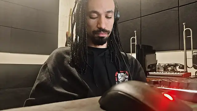 hotcamboy420 online show from November 10, 2025, 4:06 am