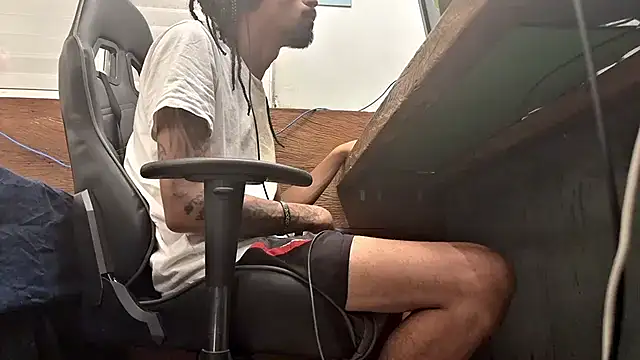 Snapshot of hotcamboy420 chatting on February 2, 2025, 5:32 am hotcamboy420 online show from February 2, 2025, 5:32 am