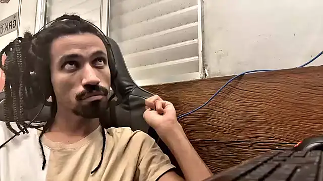 Snapshot of hotcamboy420 chatting on February 3, 2025, 4:31 pm hotcamboy420 online show from February 3, 2025, 4:31 pm