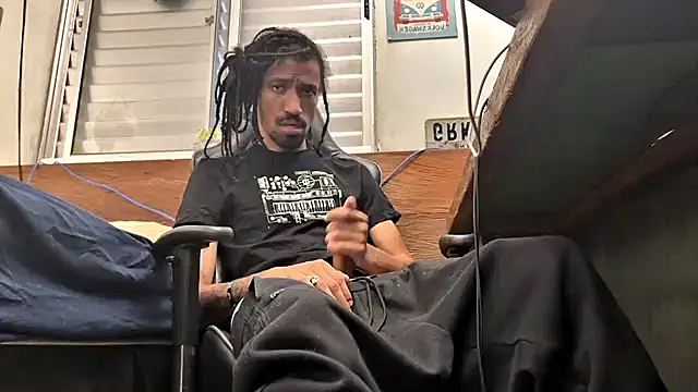 Snapshot of hotcamboy420 chatting on February 3, 2025, 7:31 pm hotcamboy420 online show from February 3, 2025, 7:31 pm