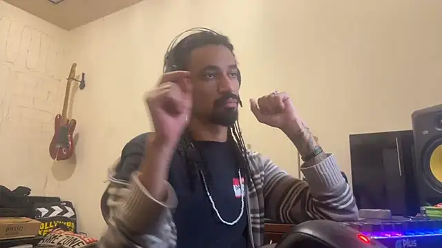 hotcamboy420 online show from November 4, 2025, 8:01 pm