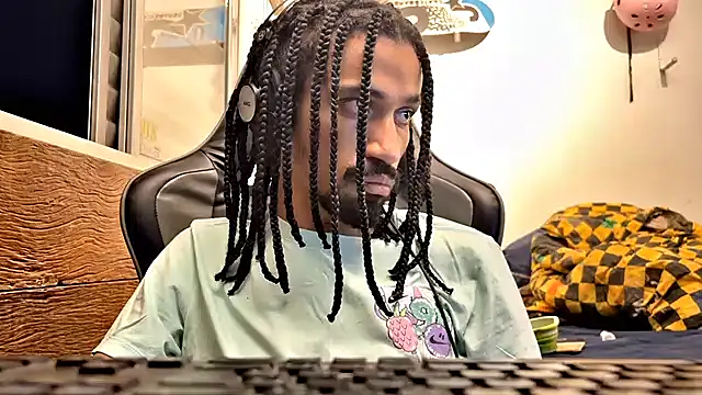 Snapshot of hotcamboy420 chatting on February 18, 2025, 3:53 am hotcamboy420 online show from February 18, 2025, 3:53 am