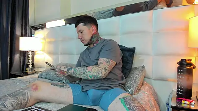 Snapshot of Adam_tatto chatting on October 25, 2025, 5:39 am Adam tatto online show from October 25, 2025, 5:39 am