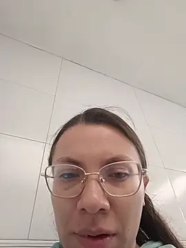 karlamorris  online show from December 3, 2025, 1:21 pm