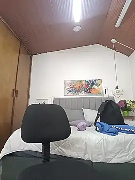 karlamorris  online show from December 19, 2025, 3:58 pm