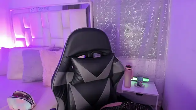 LeahxBarker online show from April 17, 2026, 10:56 pm