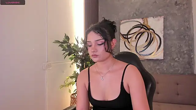Snapshot of renee_shelby_ chatting on May 16, 2026, 9:14 pm renee shelby online show from May 16, 2026, 9:14 pm
