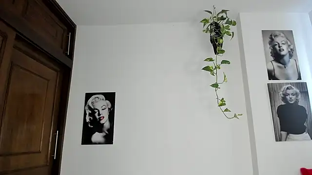 Andrea Williams  online show from November 2, 2025, 4:01 pm