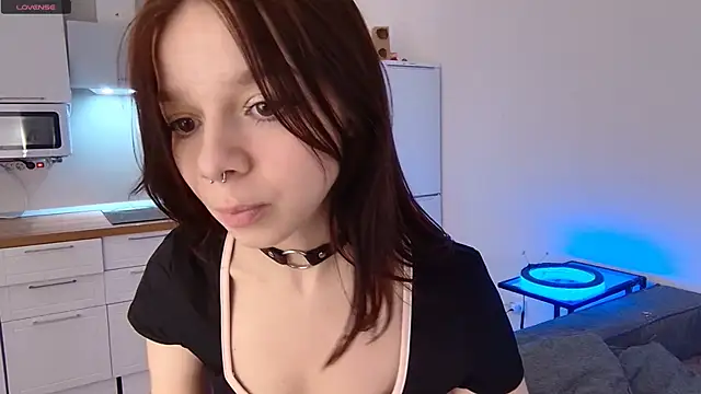 crystal lilith online show from November 9, 2025, 5:17 pm