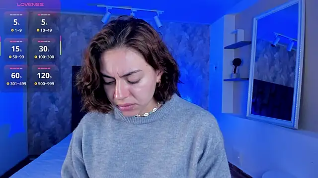 april dumont online show from December 17, 2025, 2:22 pm