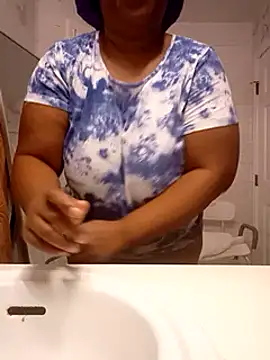 melalove88 online show from January 27, 2025, 10:06 pm