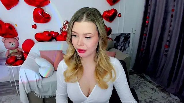 Snapshot of FollowLovee chatting on February 12, 2026, 8:19 pm FollowLovee online show from February 12, 2026, 8:19 pm