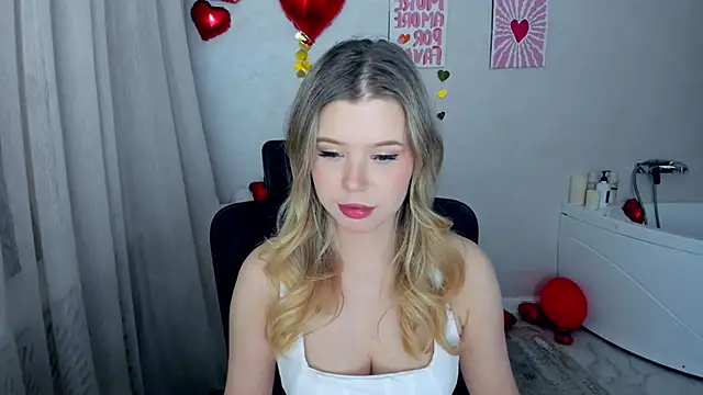 Snapshot of FollowLovee chatting on February 16, 2026, 3:49 am FollowLovee online show from February 16, 2026, 3:49 am