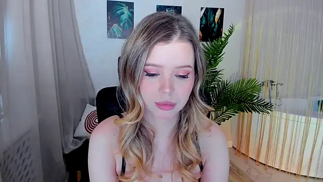 Snapshot of FollowLovee chatting on April 11, 2026, 4:31 am FollowLovee online show from April 11, 2026, 4:31 am