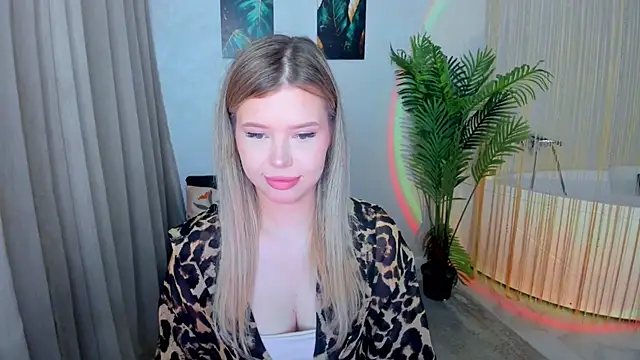 Snapshot of FollowLovee chatting on June 23, 2026, 7:45 pm FollowLovee online show from June 23, 2026, 7:45 pm